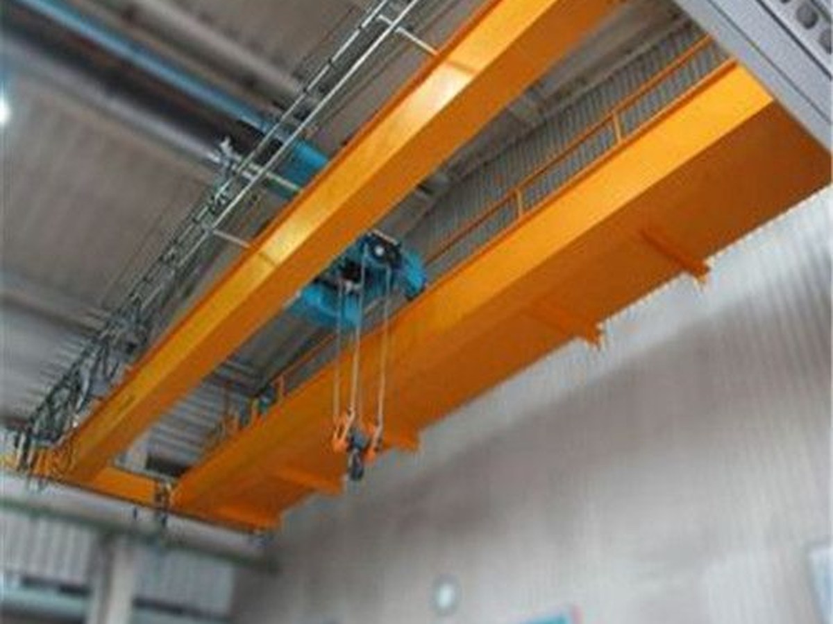 Overhead crane for workshop material handling