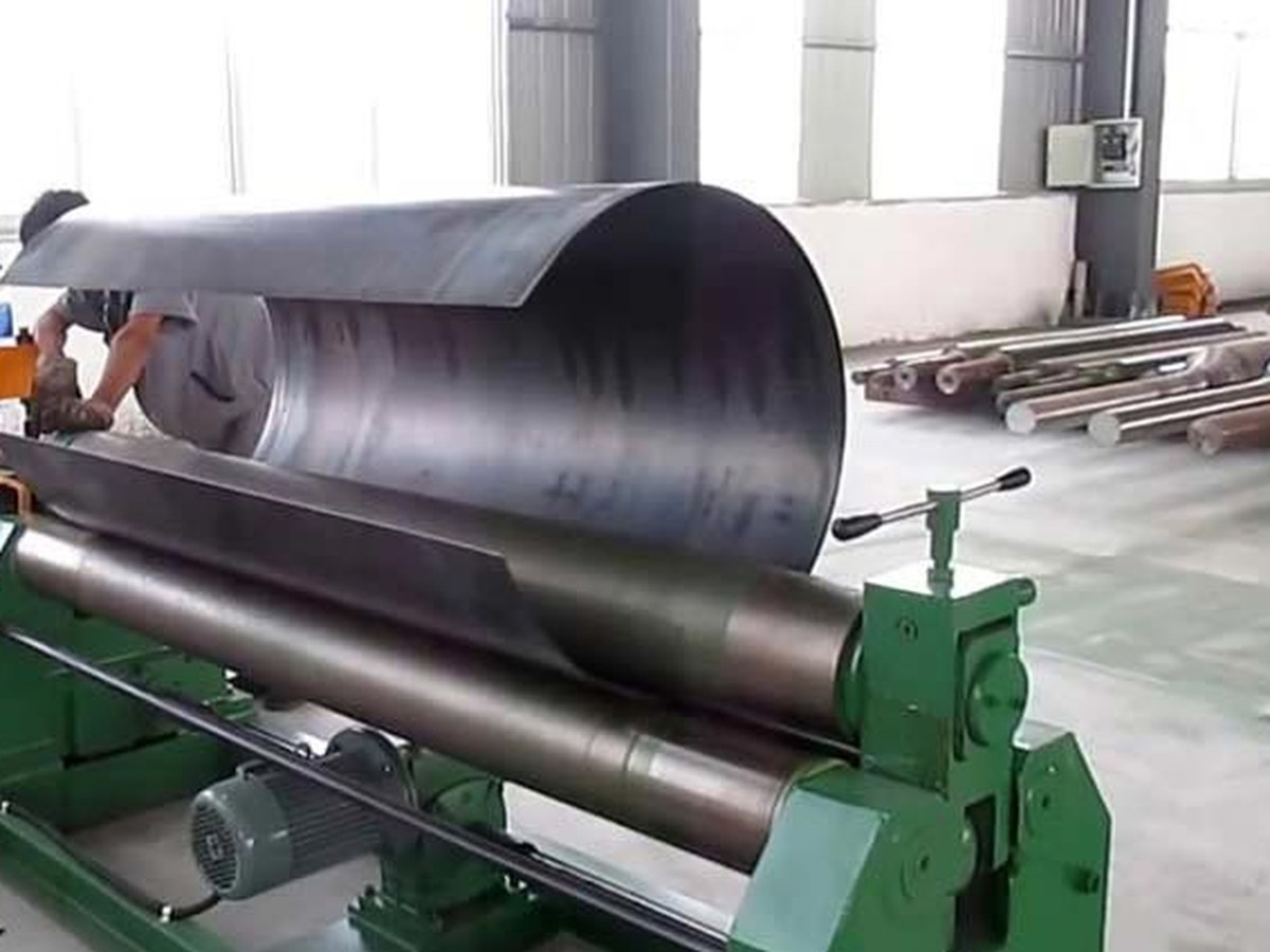 Plate rolling machine